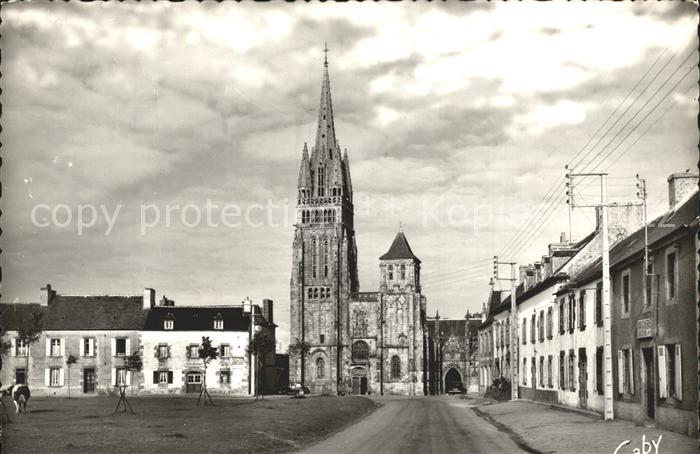Folgoet Le Place et la Basilique
