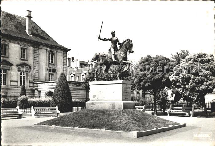 Reims Champagne Ardenne Statue de Jeanne d`Arc