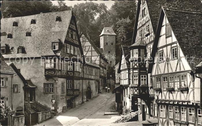 Miltenberg Main Blick in das Schnatterloch Fachwerkhaeuser