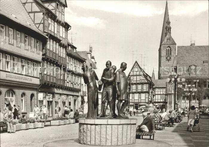 Quedlinburg Harz Marktplatz mit Muenzenberger Musikanten Skulpturen