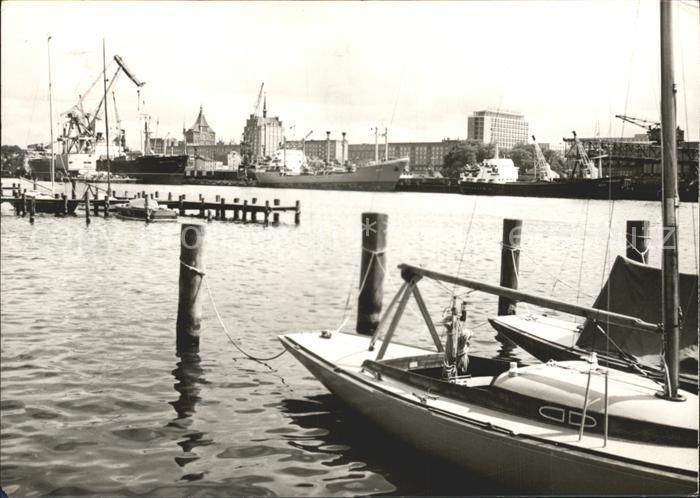 ROSTOCK  CITY Blick auf die Stadt Segelboot