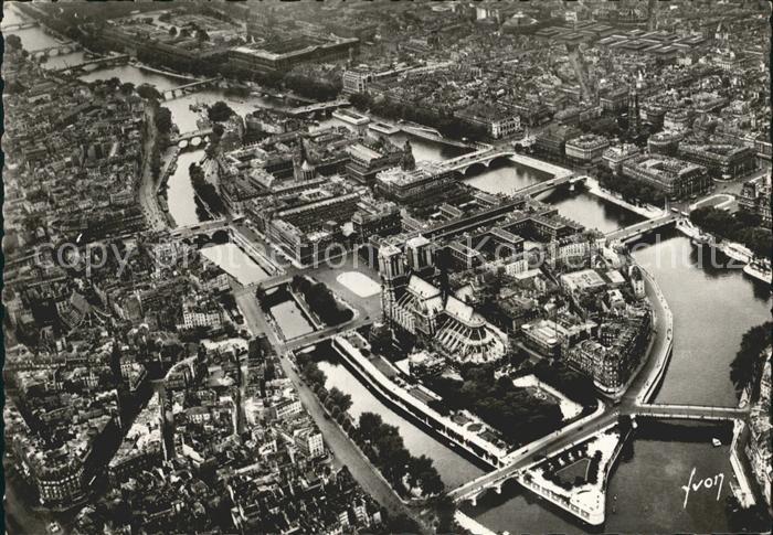 Paris La Seine et l'Ile de la Cite vue aerienne