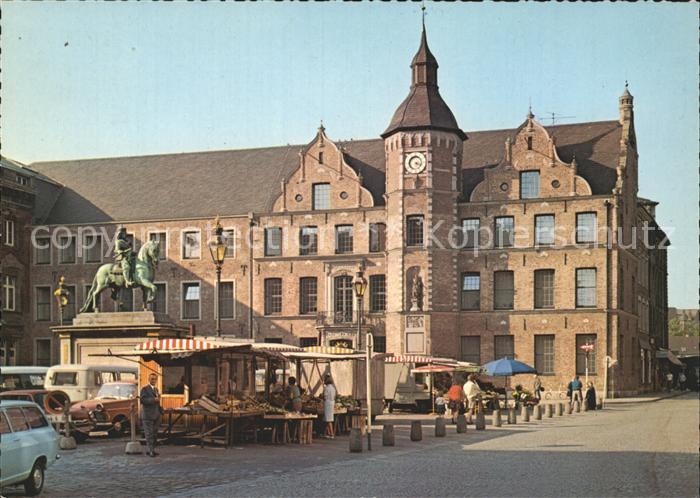 DuessELDORF CITY Rathaus mit Jan Wellem Denkmal