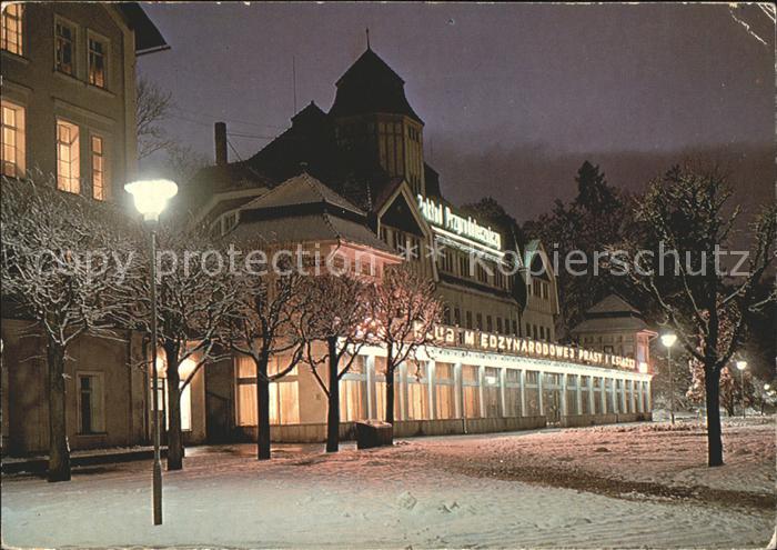 Kudowa-Zdroj Gebaeude bei Nacht