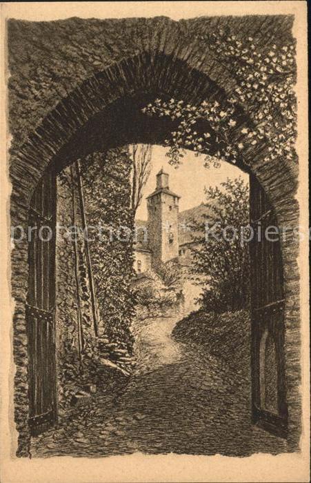 Kronberg Taunus Blick durch den Torbogen in den Burghof