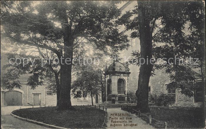 Merseburg Saale Partie mit dem Rabenstein im aeusseren Schlosshof