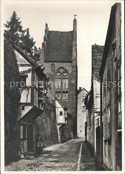 Neubrandenburg Stadtmauer mit Treptower Tor