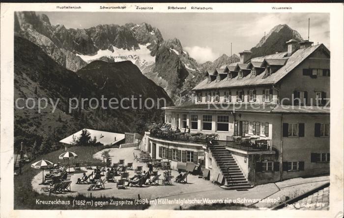 Kreuzeckhaus gegen Zugspitze Hoellentalgletscher Waxenstein Schwarzenkopf
