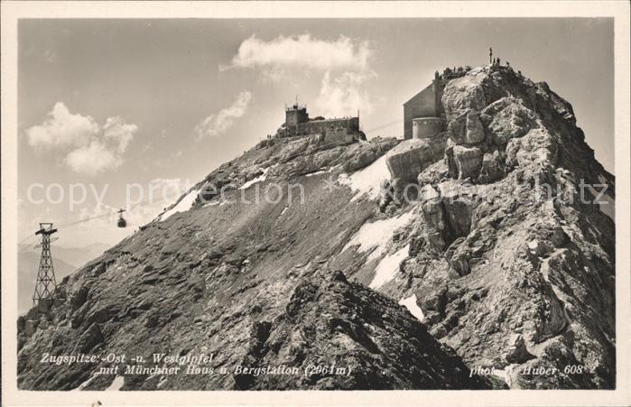 Zugspitze mit Muenchener Haus und Bergstation