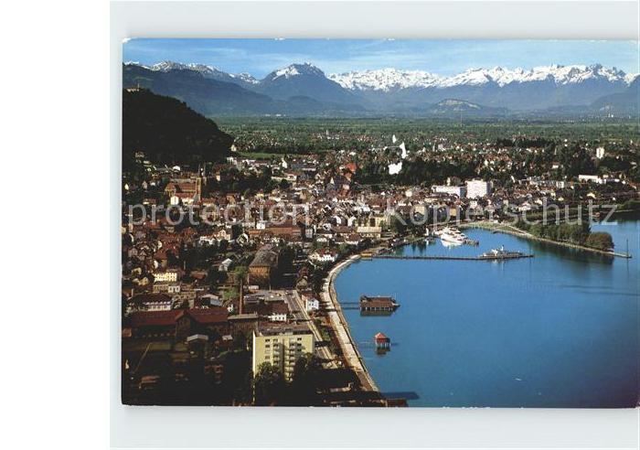 Bregenz Vorarlberg am Bodensee mit Schweizer Bergen