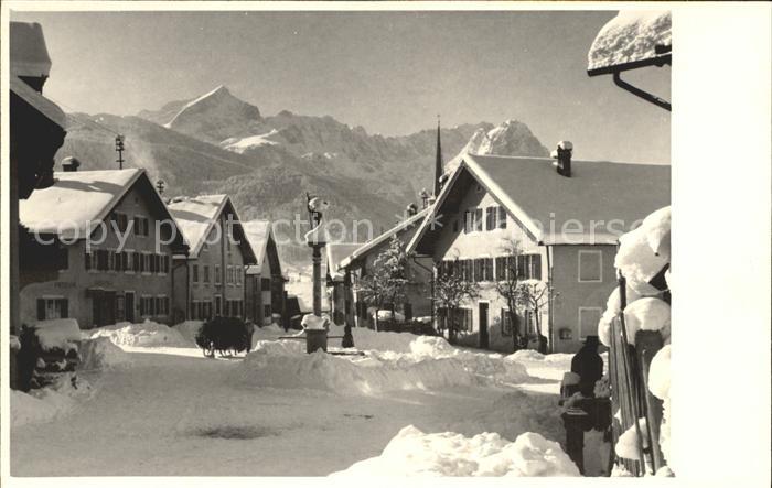 OBERAMMERGAU Bayern Ortsstrasse im Winter Alpen Handabzug