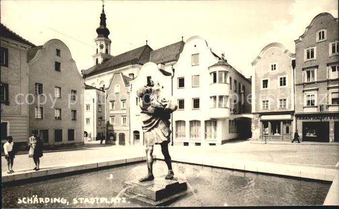 Schaerding Stadtplatz Brunnen