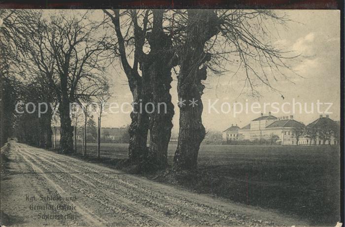 Schleissheim Oberschleissheim Koenigliches Schloss und Gemaeldegalerie Baumallee