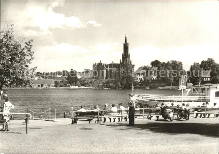 Malchow Bootsanlegestelle mit Kloster