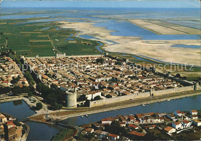 Aigues-Mortes Gard Vue aerienne de la ville fondee par Saint Louis L'encceinte f