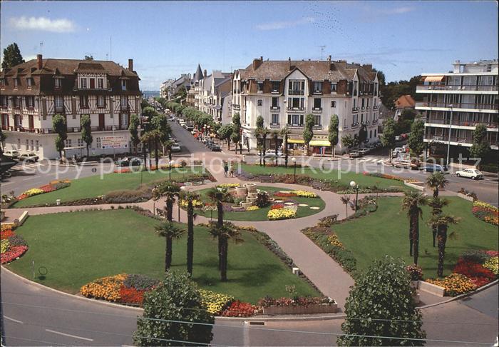 La Baule-Escoublac La place des Palmiers