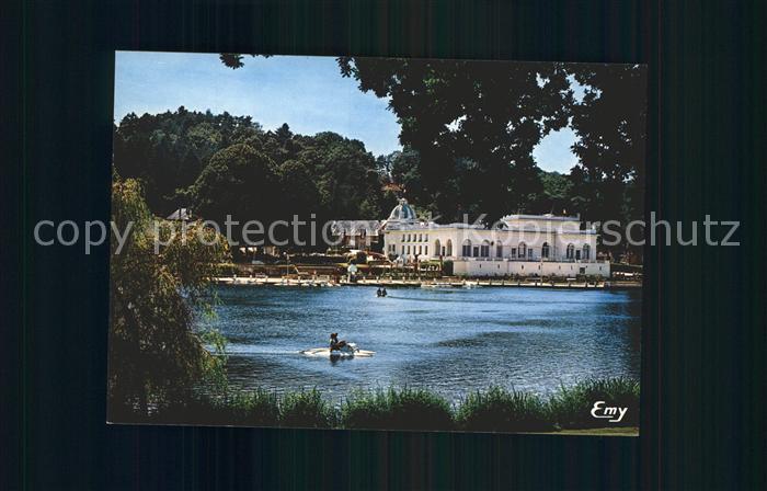 Bagnoles-de-l Orne Station Thermale Le lac et le casino