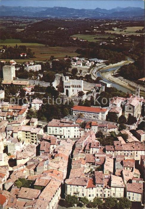 Montelimar Vue aerienne de la vieille ville dominee par les ruines resturees du
