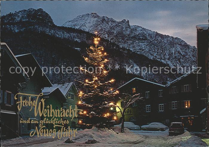 Bad Reichenhall Florianiplatz mit Predigtstuhl zur Weihnachtszeit