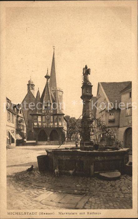 Michelstadt Marktplatz mit Rathaus und Brunnen