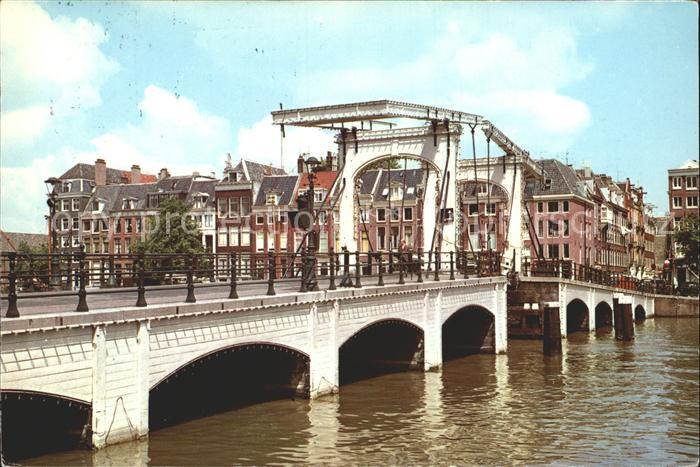Amsterdam Niederlande De Magere Brug Holzhebebruecke ueber den Amstel