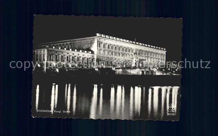 Stockholm Koenigliches Schloss bei Nacht