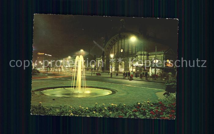 Frankfurt Main Hauptbahnhof Fontaene bei Nacht