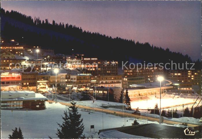 Courchevel Sports d hiver Station la nuit Wintersportplatz