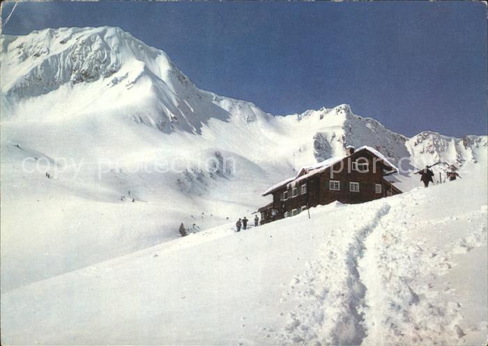 Schwarzwasserhuette mit Gruenhorn Allgaeuer Alpen
