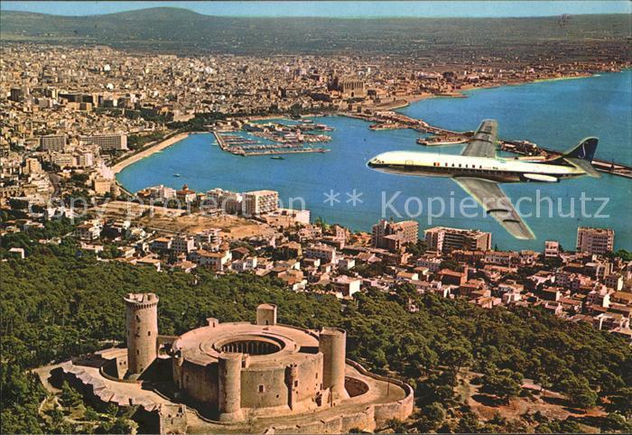 Palma de Mallorca Castillo de Bellver Passagierflugzeug Fliegeraufnahme