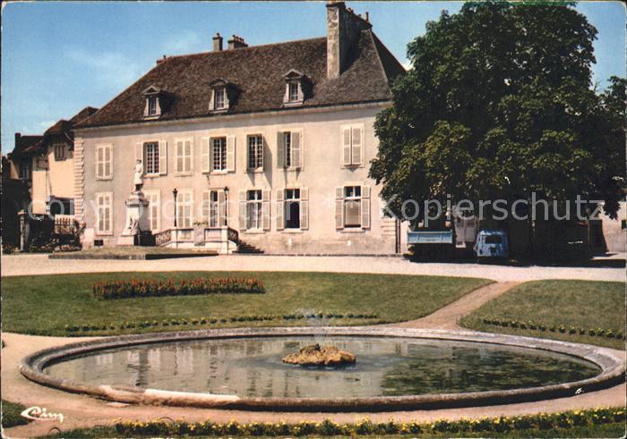 Nuits-Saint-Georges Hotel de ville Jardin Anglais