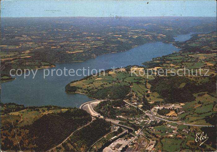 Bort-les-Orgues Vue generale aerienne sur le Barrage et le Lac