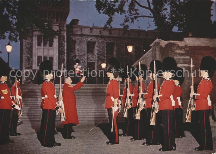 Leibgarde Wache Tower of London Ceremony of the Keys
