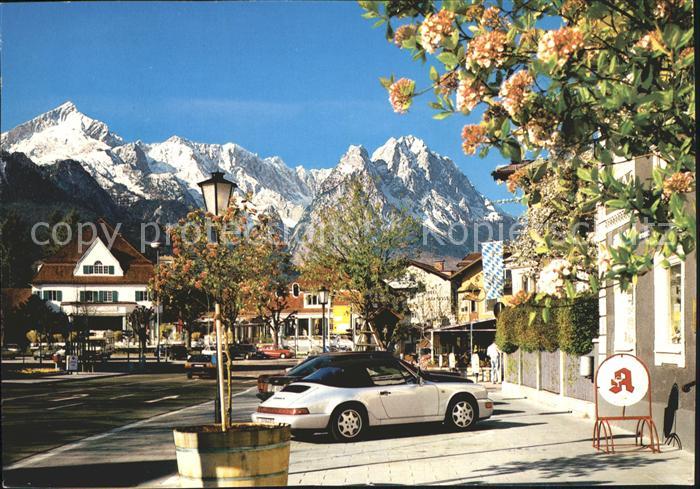 GARMISCH-PARTENKIRCHEN Bayern Marienplatz mit Zugspitze