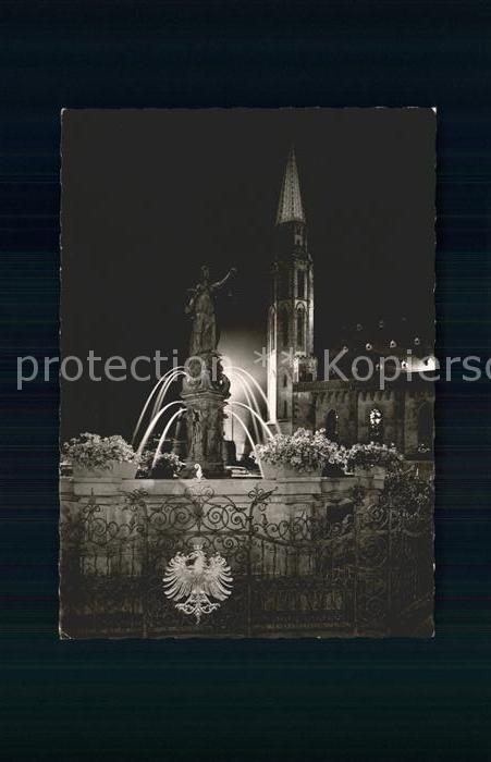 Frankfurt Main Gerechtigkeitsbrunnen und Nikolaikirche bei Nacht
