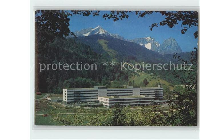 GARMISCH-PARTENKIRCHEN Bayern Kreiskrankenhaus mit Zugspitzgruppe