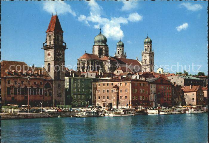 PAssAU Bayern Donaupartie mit Rathaus und Dom