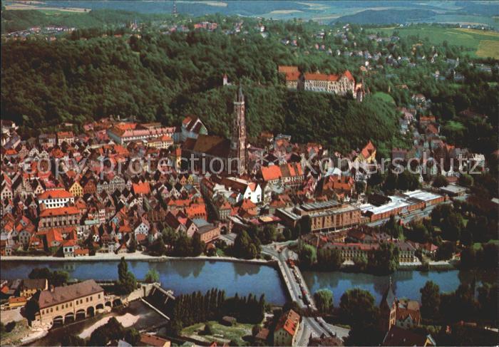 Landshut Isar mit Martinskirche und Burg Trausnitz Fliegeraufnahme