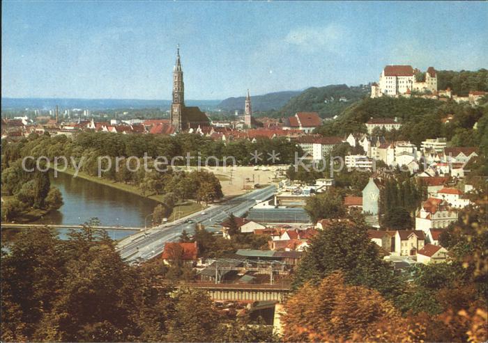Landshut Isar Stadtblick mit Martinskirche und Burg Trausnitz