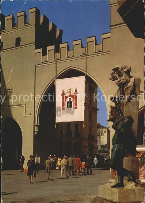 Muenchen Bayern Karlstor mit Brunnen Buberl