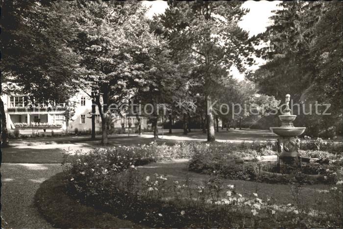 Bad Salzschlirf Brunnenmaennchen mit Gartenhaus