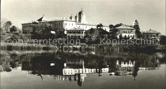 Rumaenien Gebaeude am Wasser Manastirea