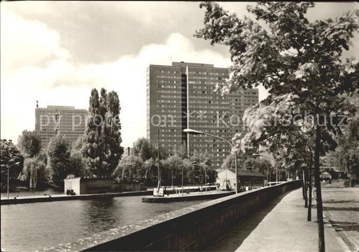 BERLIN  CITY Hochhaeuser am Fischerkietz mit Schleuse