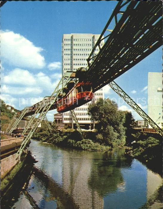 WUPPERTAL NRW Schwebebahn am Justizhochhaus