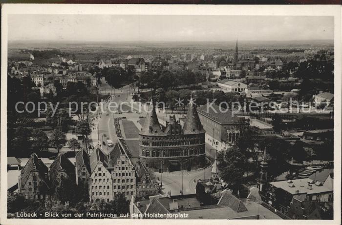 LueBECK  CITY Blick von Petrikirche auf Holstentorplatz