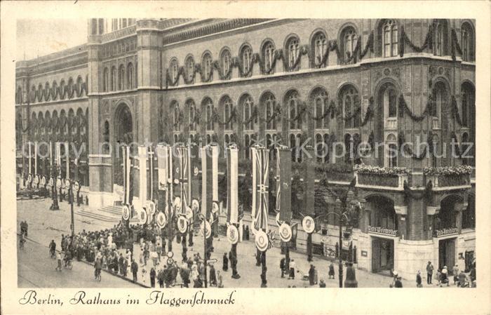 BERLIN  CITY Rathaus im Flaggenschmuck