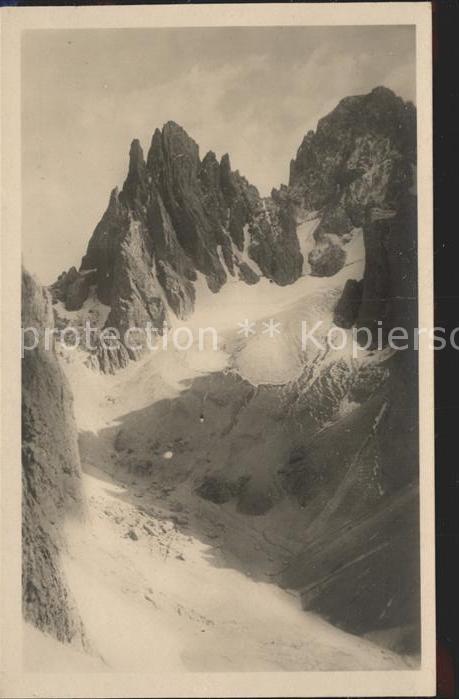 Dolomiti Punta Cinque Dita nel gruppo del Sassolungo col Cima Grohmann