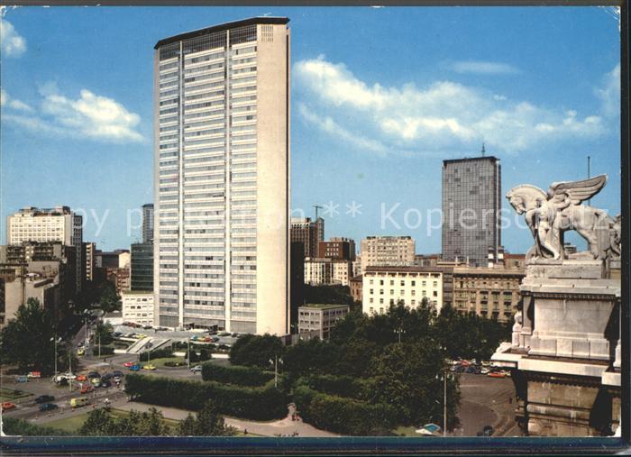 Milano Piazza Duca d Aosta e Grattacielo Pirelli