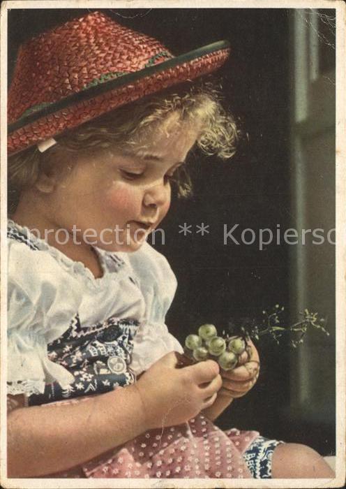 Kinder Child Enfants Tracht Trauben