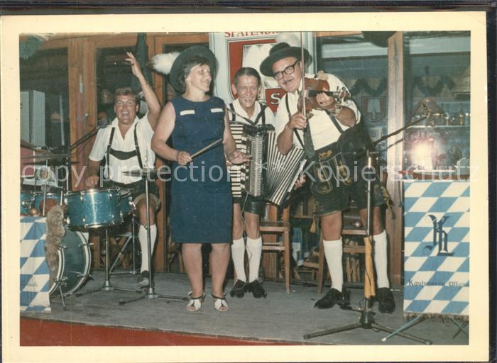 Musikanten Geige Akkordeon Schlagzeug